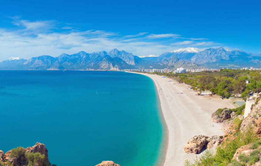 вид на побережье летом